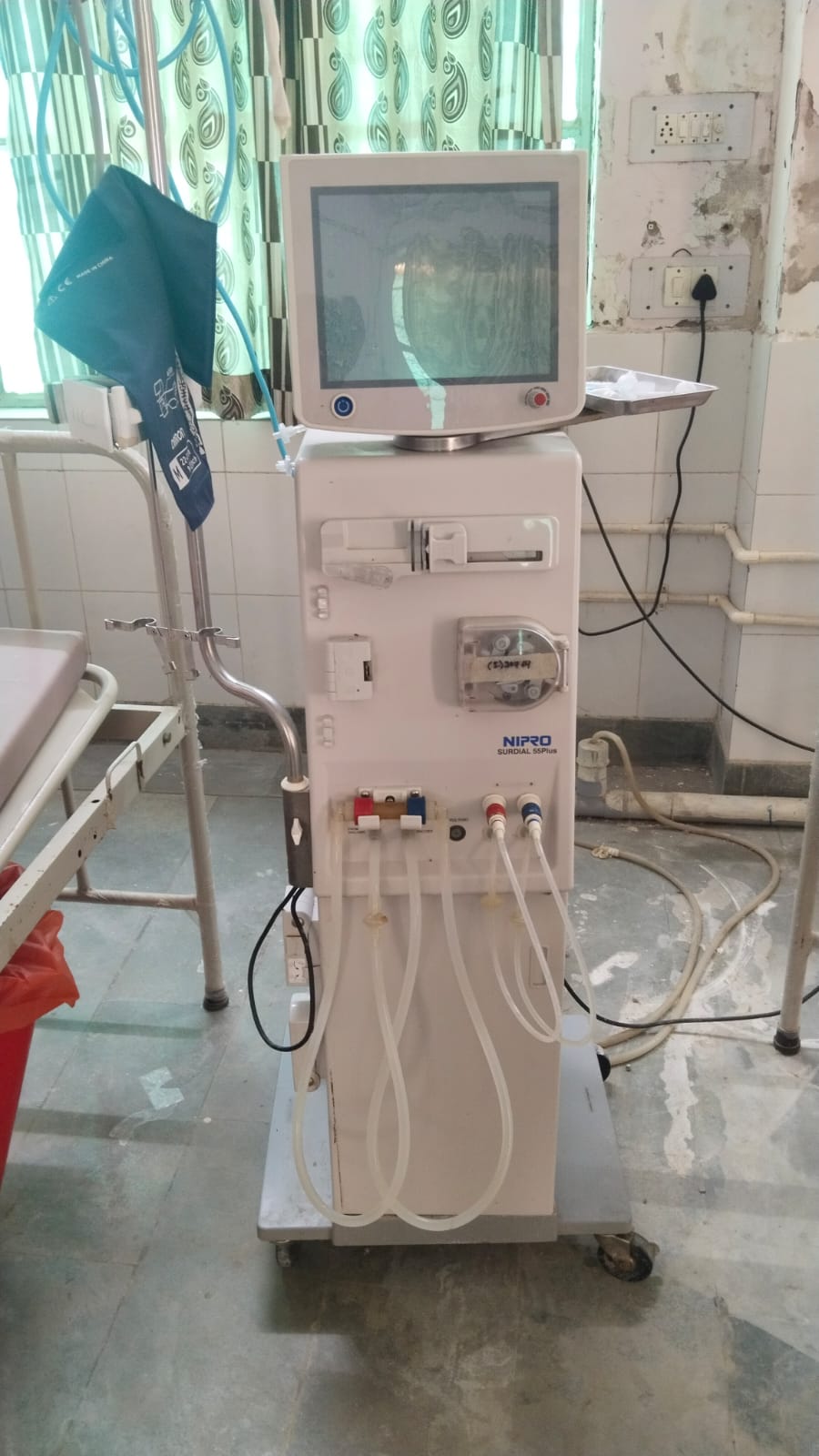 रावतसर हॉस्पिटल में खड़ी बंद डायलिसिस मशीन